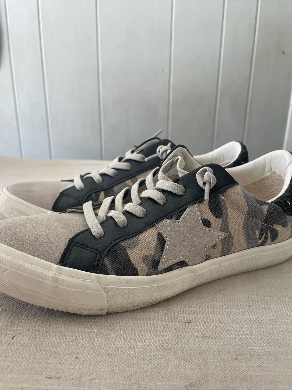 Vintage Havana Women’s Camo Star Sneakers Lace-Up Low Top Mule Sneaker Size 7.5